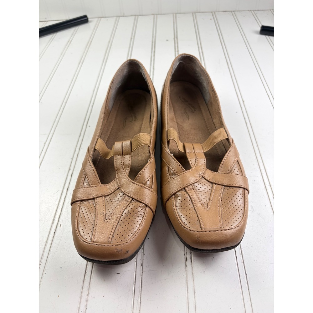 Easy Street Tan Perforated Mary Jane Flats Loafers Women's Size 9.5M